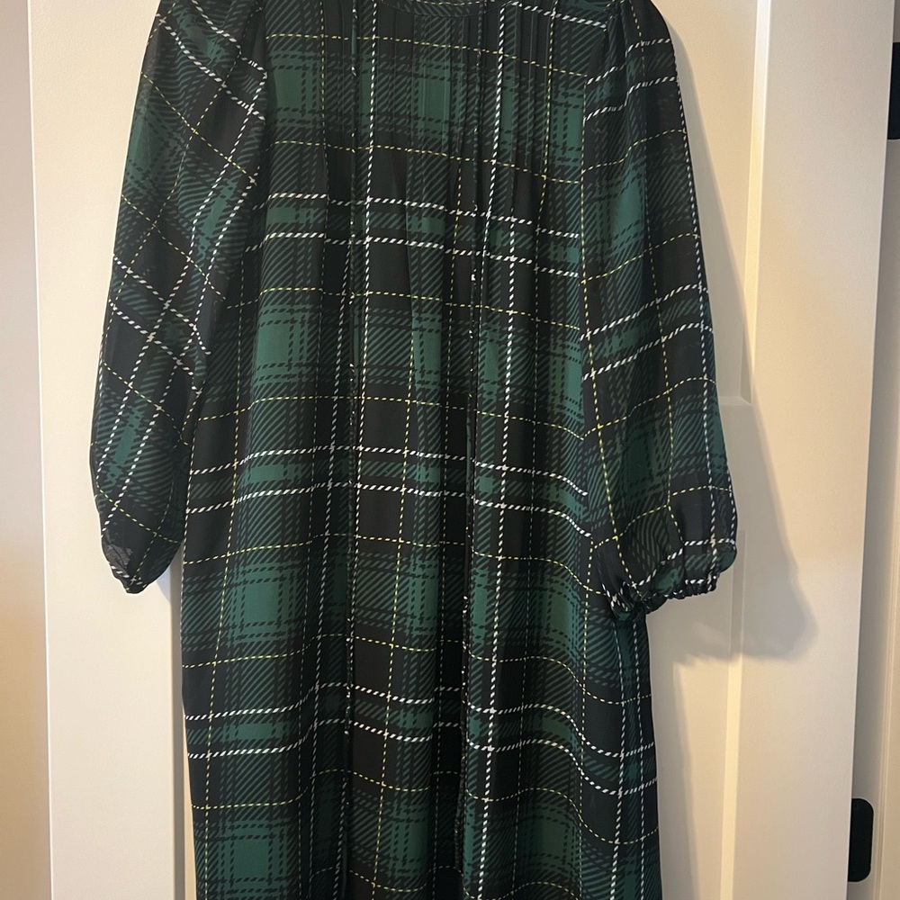 Small petite black watch plaid ann taylor dress. Tie waist.